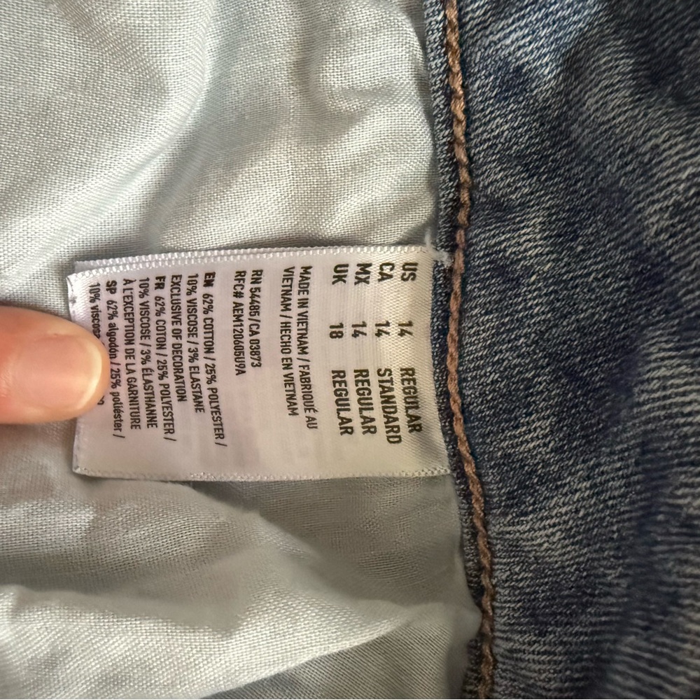 American Eagle Women's Light Wash Jeans 14R - Picture 7 of 8